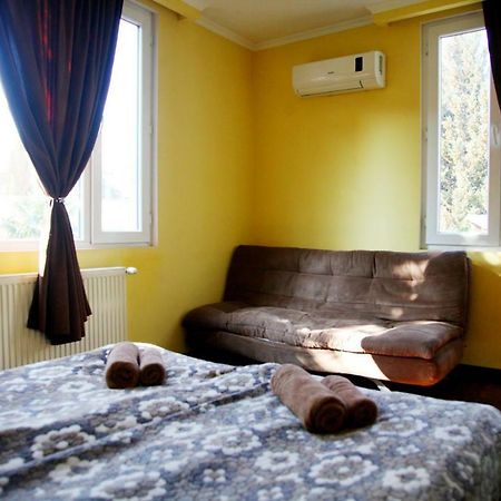 تبليسي Guesthouse Different المظهر الخارجي الصورة