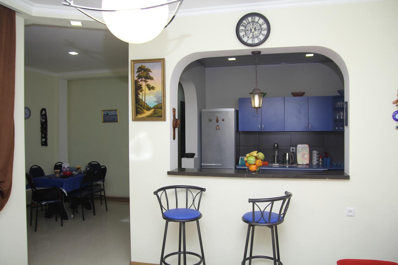 تبليسي Guesthouse Different المظهر الخارجي الصورة
