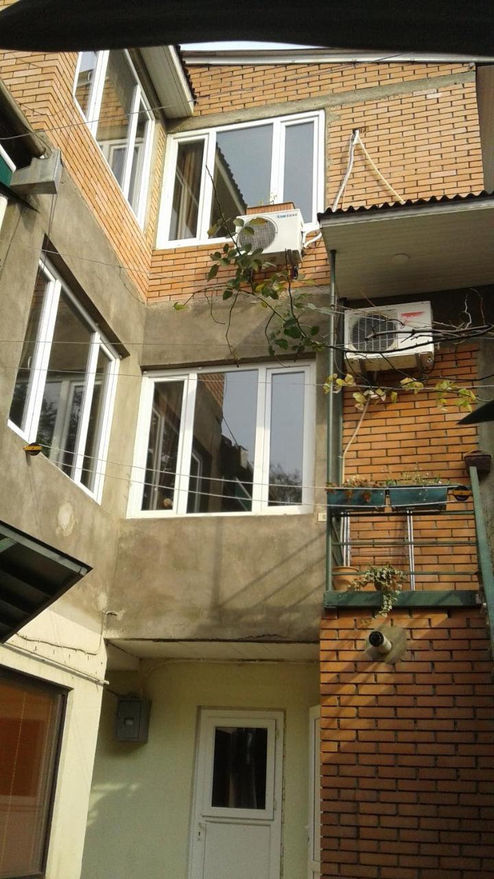 تبليسي Guesthouse Different المظهر الخارجي الصورة