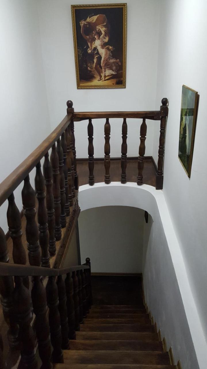 تبليسي Guesthouse Different المظهر الخارجي الصورة