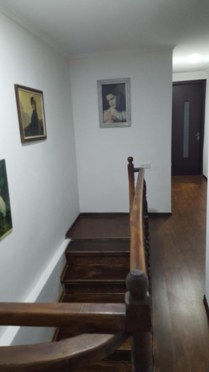 تبليسي Guesthouse Different المظهر الخارجي الصورة