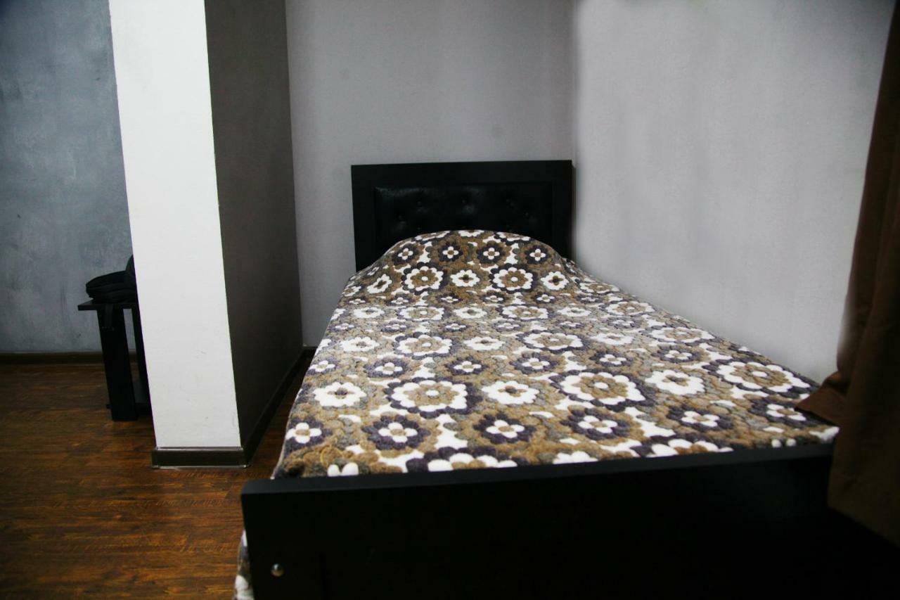 تبليسي Guesthouse Different المظهر الخارجي الصورة