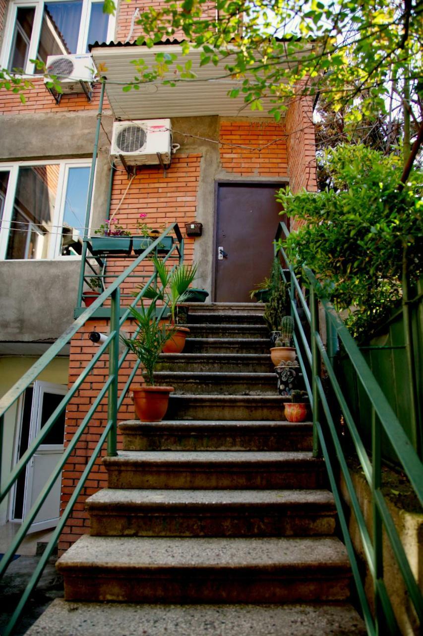 تبليسي Guesthouse Different المظهر الخارجي الصورة