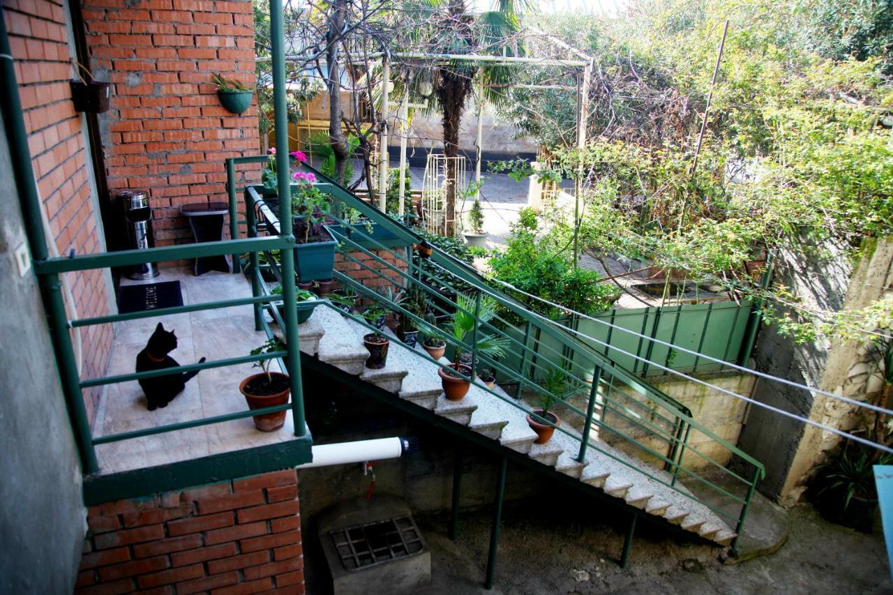 تبليسي Guesthouse Different المظهر الخارجي الصورة