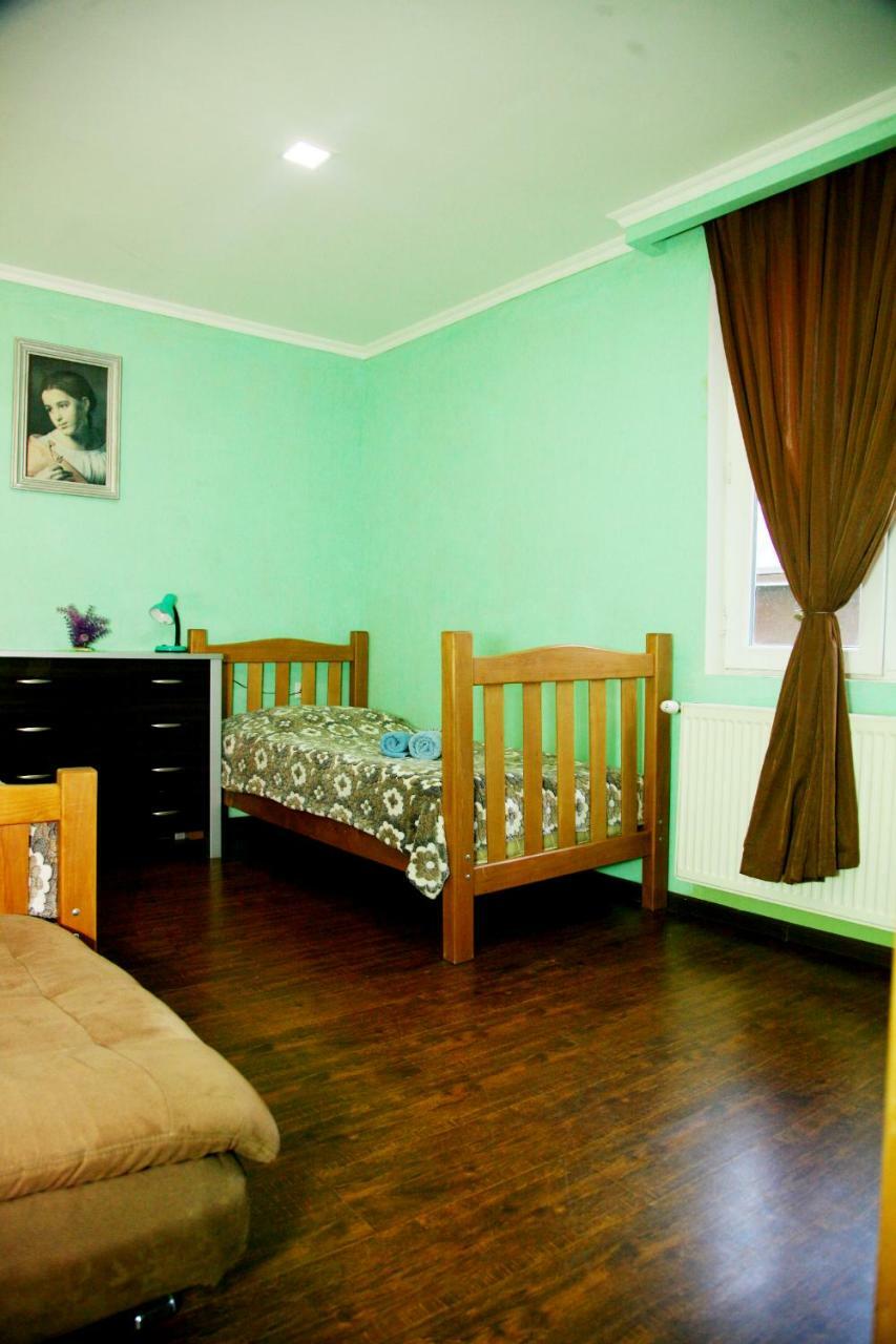 تبليسي Guesthouse Different المظهر الخارجي الصورة