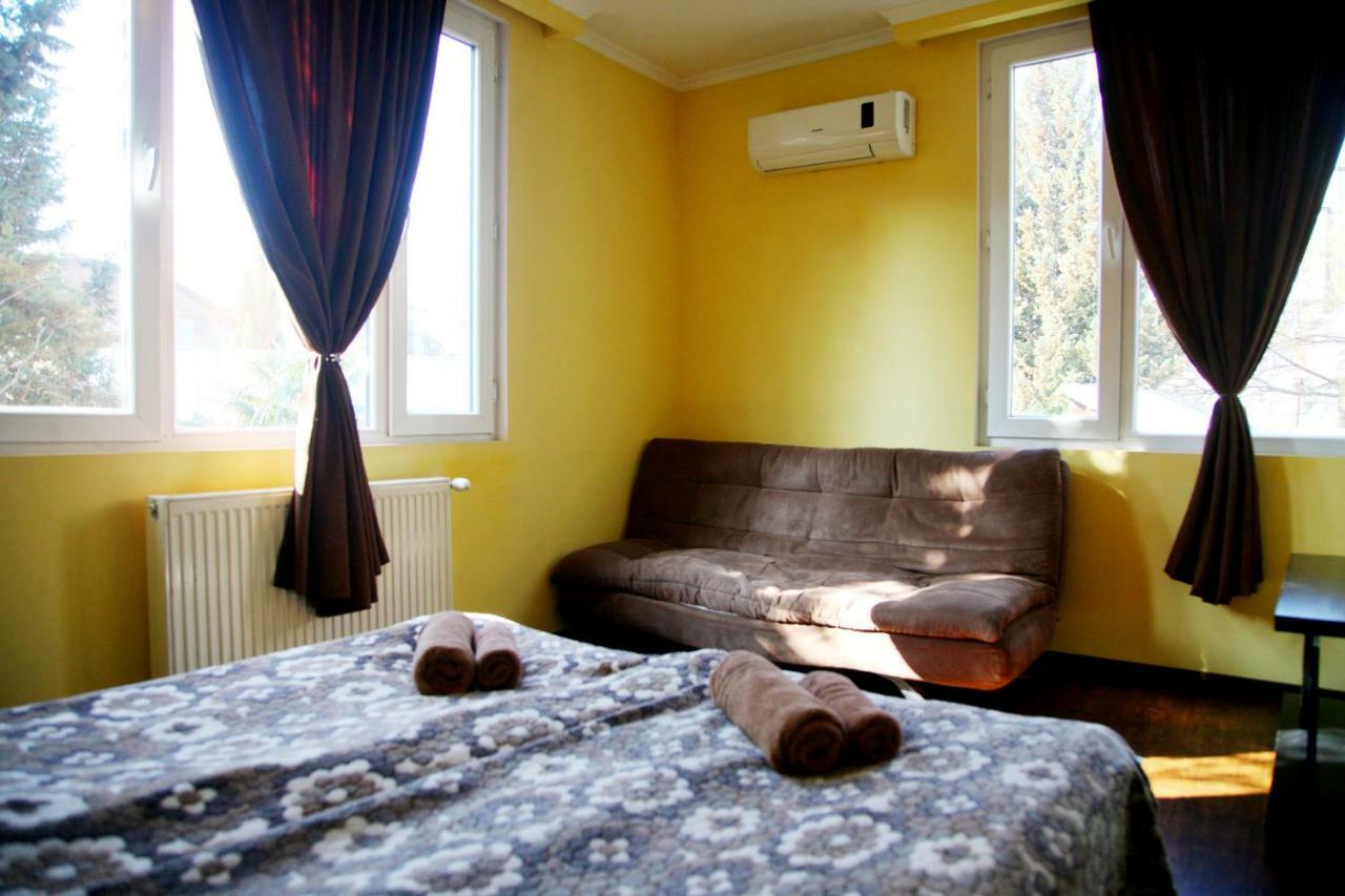 تبليسي Guesthouse Different المظهر الخارجي الصورة