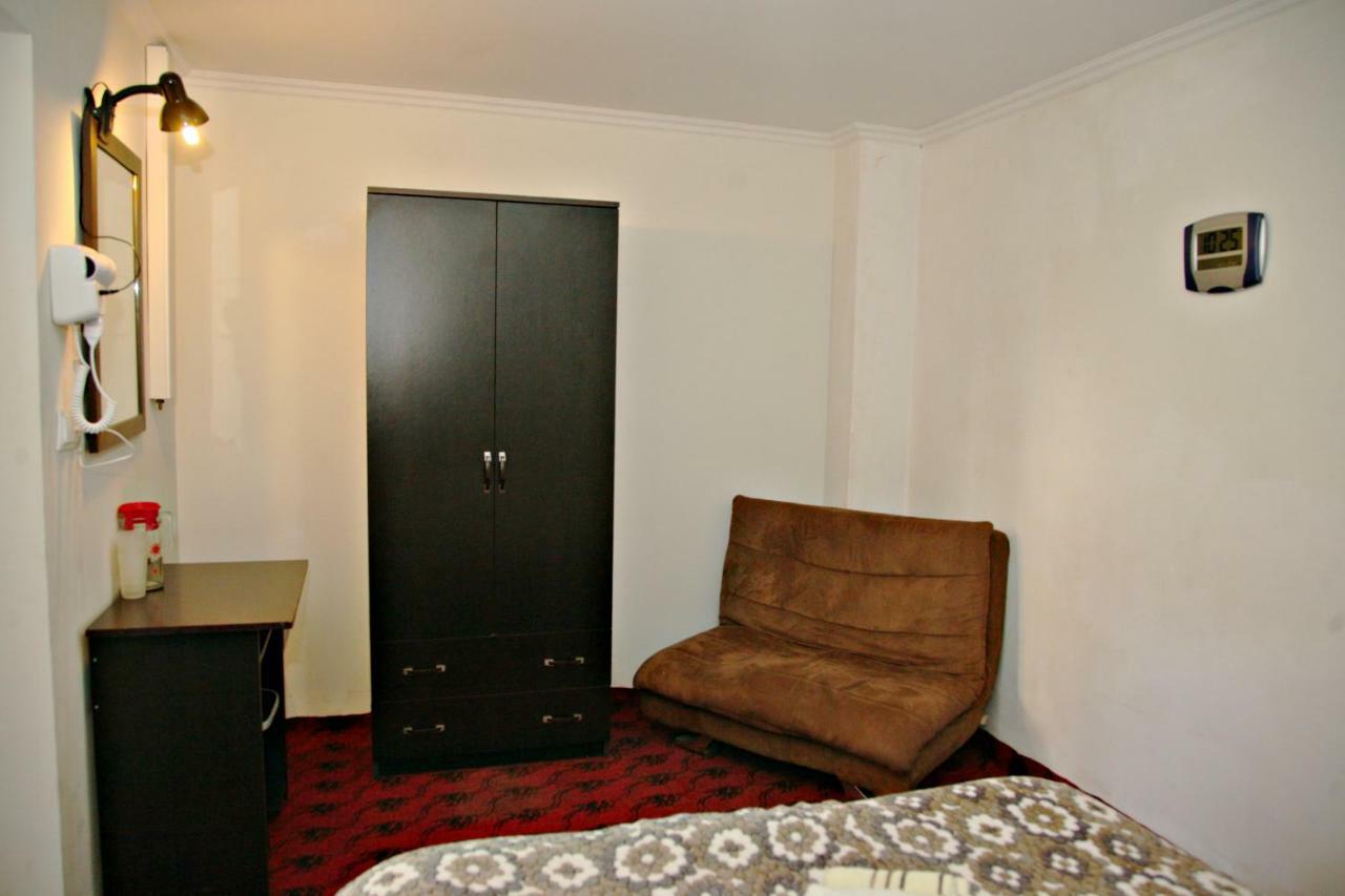 تبليسي Guesthouse Different المظهر الخارجي الصورة