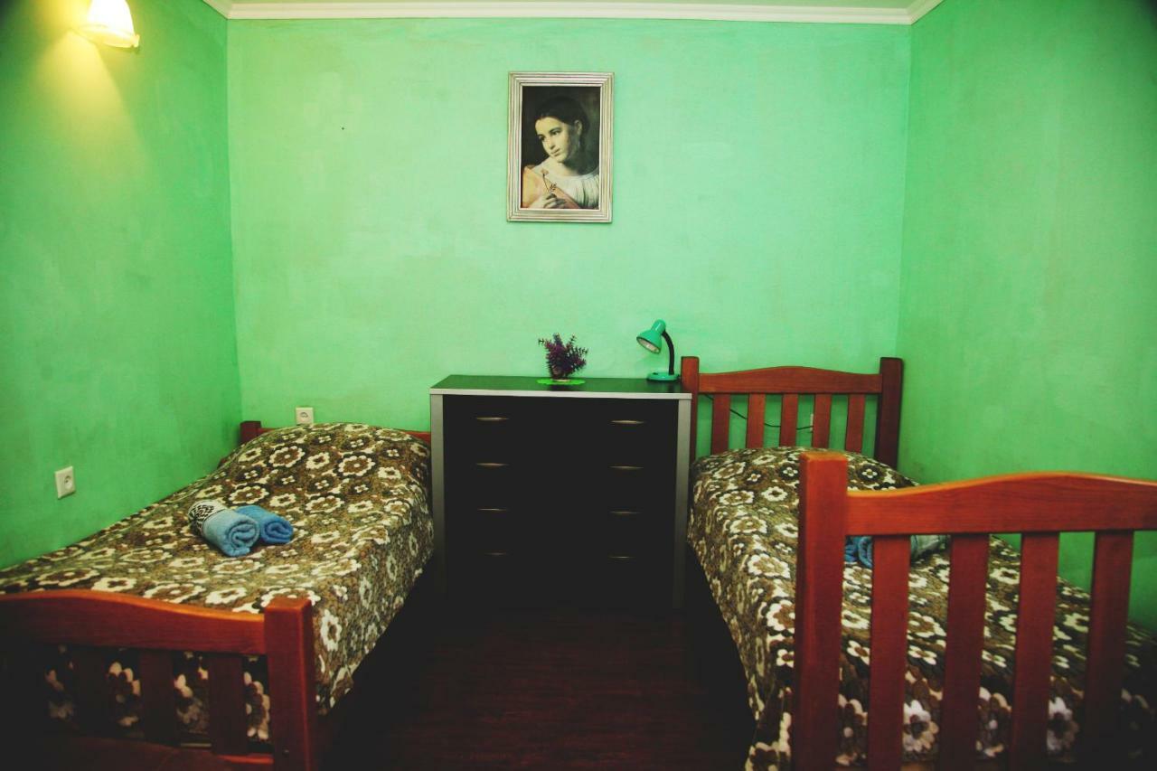 تبليسي Guesthouse Different المظهر الخارجي الصورة