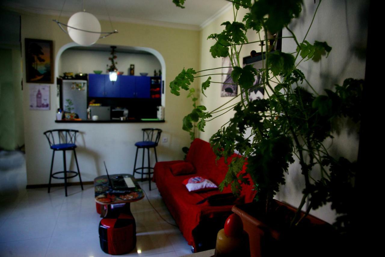 تبليسي Guesthouse Different المظهر الخارجي الصورة