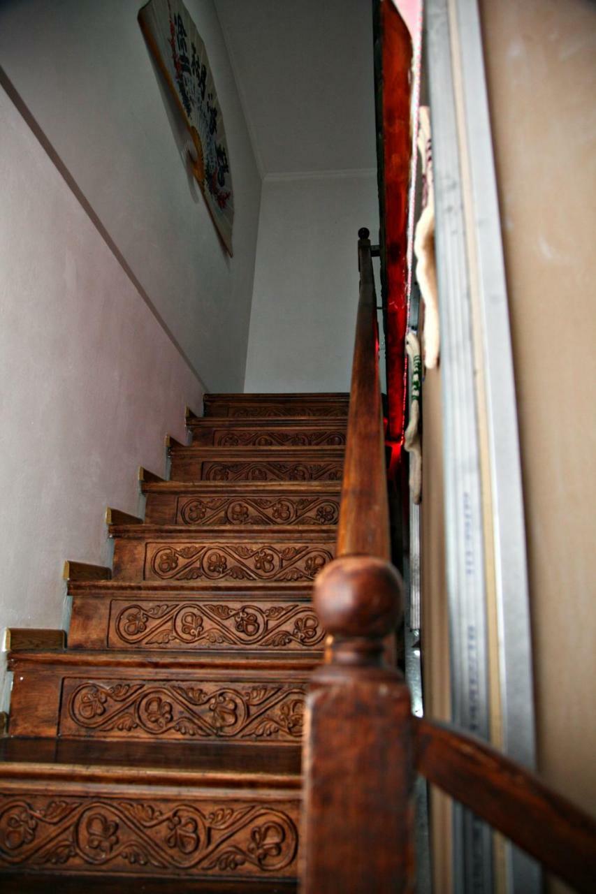 تبليسي Guesthouse Different المظهر الخارجي الصورة