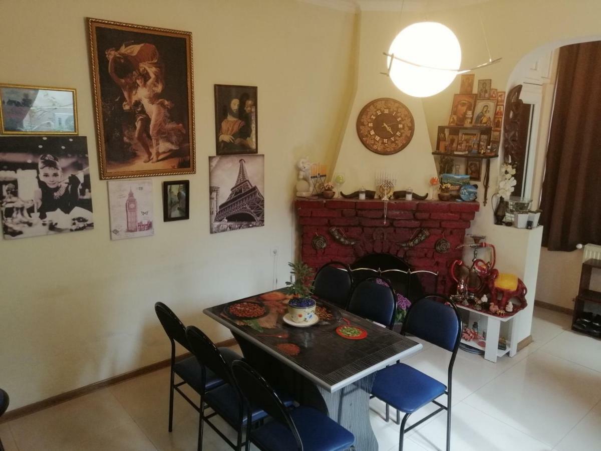 تبليسي Guesthouse Different المظهر الخارجي الصورة