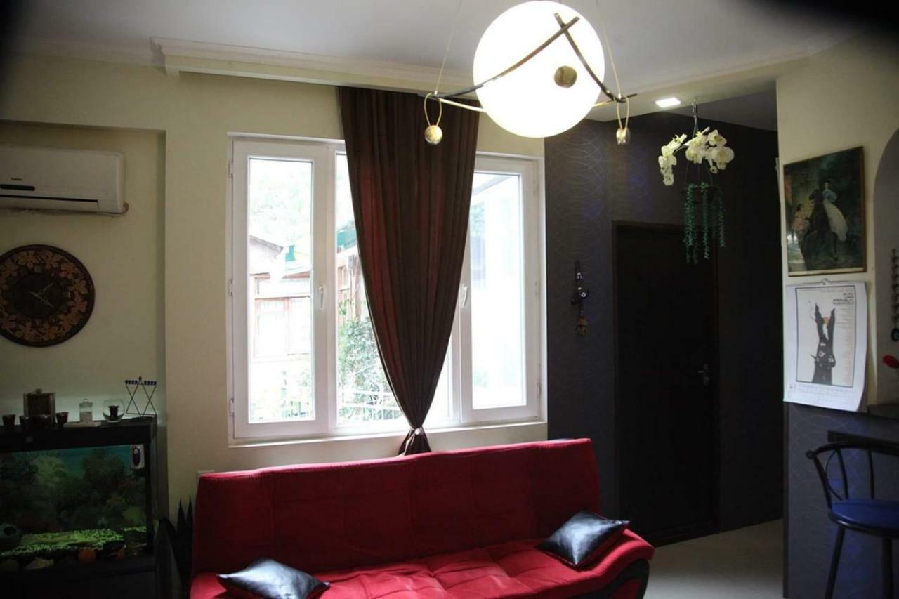 تبليسي Guesthouse Different المظهر الخارجي الصورة