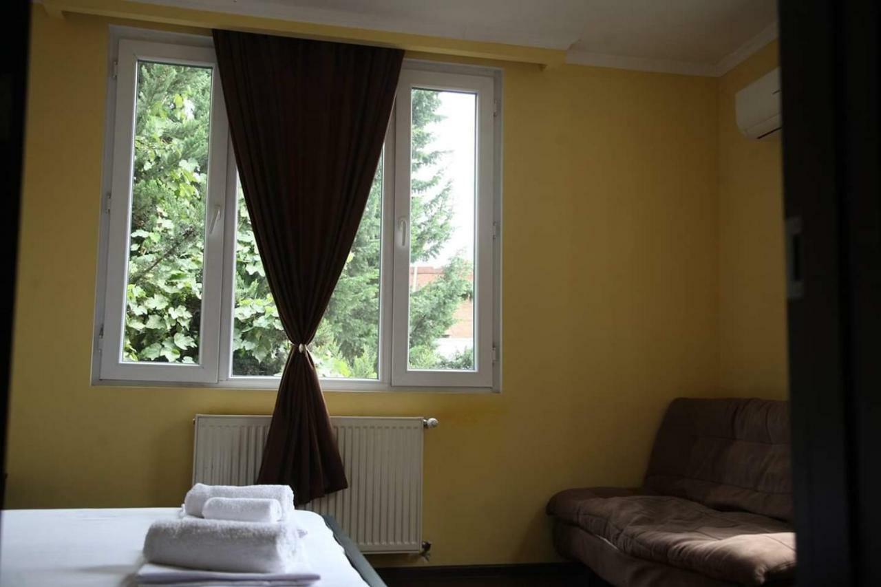 تبليسي Guesthouse Different المظهر الخارجي الصورة