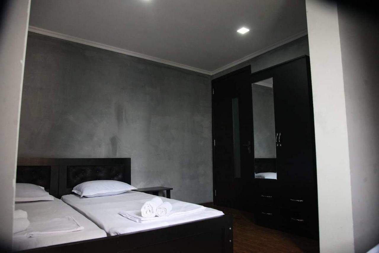 تبليسي Guesthouse Different المظهر الخارجي الصورة