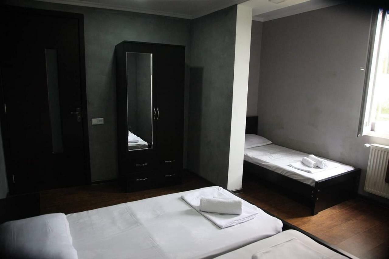 تبليسي Guesthouse Different المظهر الخارجي الصورة